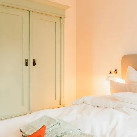 Semesterbostad Bright Flat On Estate With Nature Views