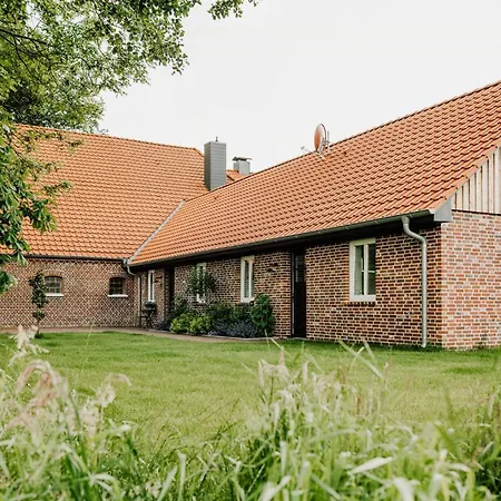 Bright Flat On Estate With Nature Views Semesterbostad